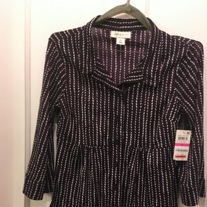 BLACK AND WHITE BLOUSE B UTTON DOWN THE FRONT